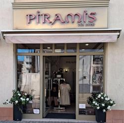 Piramis Divat