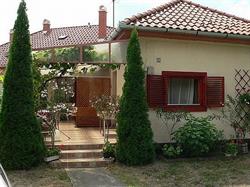 Balatonlelle Állomás utcai Zsuzsanna apartmanok