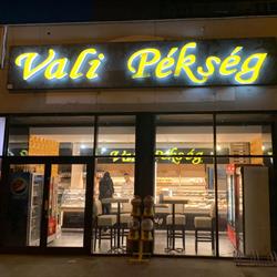 Vali Pékség