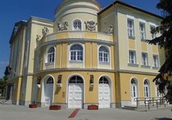 Déryné Művelődési Központ és Városi Könyvtár