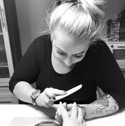 Knopf Bettina Fodrász, Műkörmös