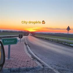 City Drogéria fodrászkellék-köröm alapanyagok