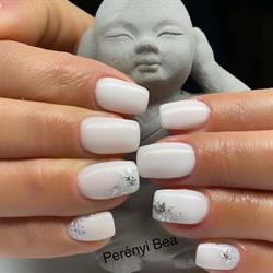 Perényi Bea nails