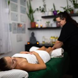 B. relax Masszázs Szalon és Szolárium