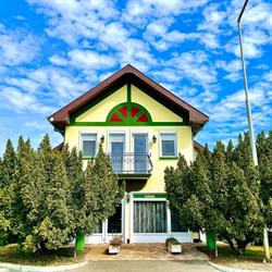 Kőrös Hotel és Kávézó