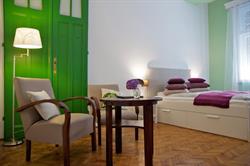 Green Door Family Apartment