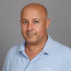 Dr. Abu-Raya Muafaq fogpótlástan szakorvosa, implantológus
