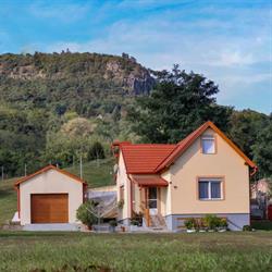 Bazaltorgona apartmanház
