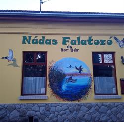 Nádas Falatozó És Bor Bár