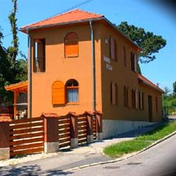 Ágnes Villa