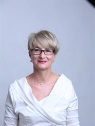 Dr. Elek Ildikó