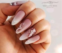 Niki nails