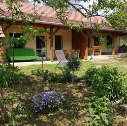 Flóra Apartmanok