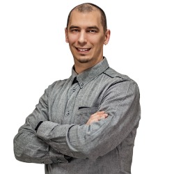 Várhelyi Csanád – AI Weblapfejlesztő & SEO, AEO, LLMO Szakértő