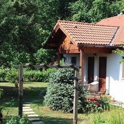 Almáskert apartmanház Kerkafalva