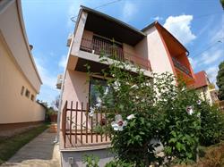Barna Apartman