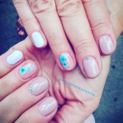 Nails by Dora Pados