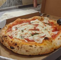 Lisa's pizza Makó
