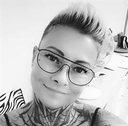 Tattooed Hairstylist-Berki Kriszta Fodrász