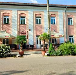 Amicó Pizzéria Étterem &Park Hotel