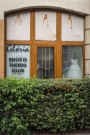 Kecskeméti GLória Ruhaszalon - utcafront 02