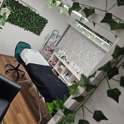 Varga Zsófia kozmetikus, kozmetika, műszempilla