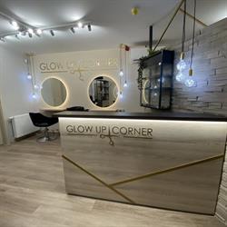 GLOW UP Corner