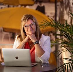 Puskás Regina - Social media manager