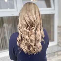 Viktória Hair