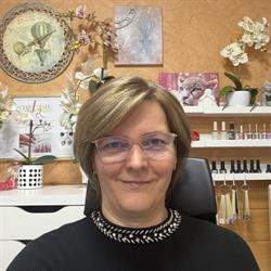 Rajnainé Karácsony Júlia- Műköröm/Géllakk/ Pedikűr-Székesfehérvár