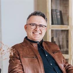 Dr. Domján Mihály pszichoterapeuta szakorvos, pszichológus, családterapeuta, MBSR tanár, podcaster