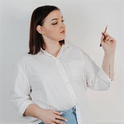 Komlósi Noémi-A művész körmös-Műköröm, Gél lakk-Székesfehérvár