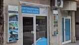 Bemutatóterem bejárata