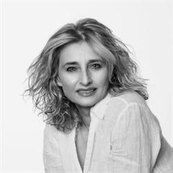 Dr. Kávássy Bea