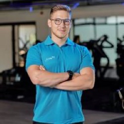 Szvetlik Csongor Személyi Edző és Gerinctréner Győr