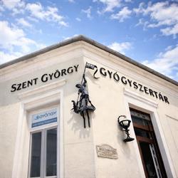Szent György Gyógyszertár - Mór