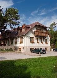 Pihenő Panzió És Camping
