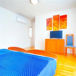 HOTEL ARBORÉTUM (HÁROMCSILLAGOS GARNISZÁLLODA)