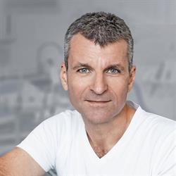 Dent-a-lux Fogászat Kecskemét - Dr. Kőhalmi Tamás Fogorvos, Fogbeültetés-Csontpótlás specialista