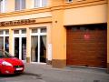 Billenő és szekcionált garázskapuk gyártása és telepítése az ország egész területén.