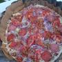 kemencébe sütött pizza