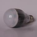 E27 led égő 595 lumen 180° 7W melegfehér