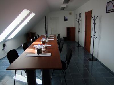 tárgyaló