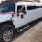 Hummer H2 terepjáró limuzin vezetőülésében