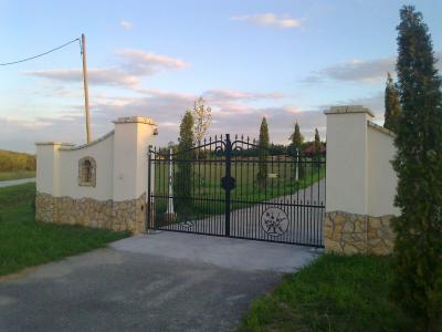 Ipari-tolókapu
