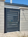 Aluminium nívó betétes kapu