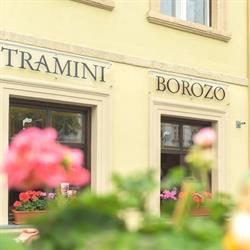 Tramini Borozó-Kávézó
