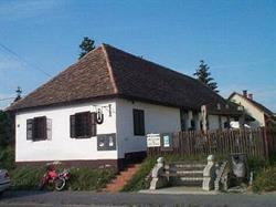Kapoli Emlékház