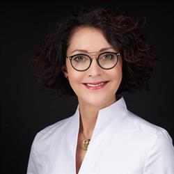 Dr. Varga Klára plasztikai sebész és fül-orr-gégész szakorvos